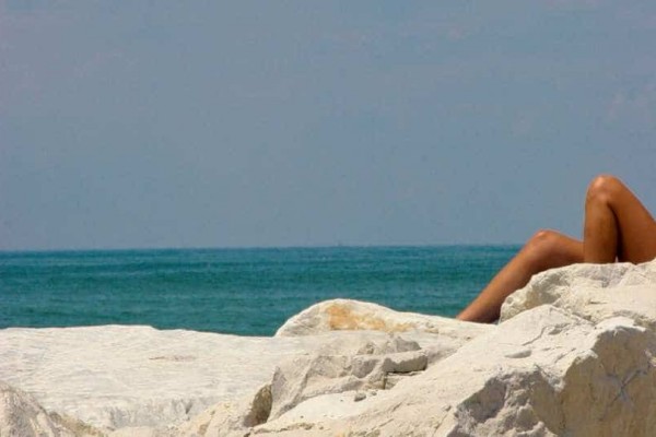 Αληθινή ερωτική ιστορία: " Έκανα σ@ξ στα βράχια με δύο αγνώστους!" - SEX Αληθινή ερωτική ιστορία: " Έκανα σ@ξ στα βράχια με δύο αγνώστους!" - SEX