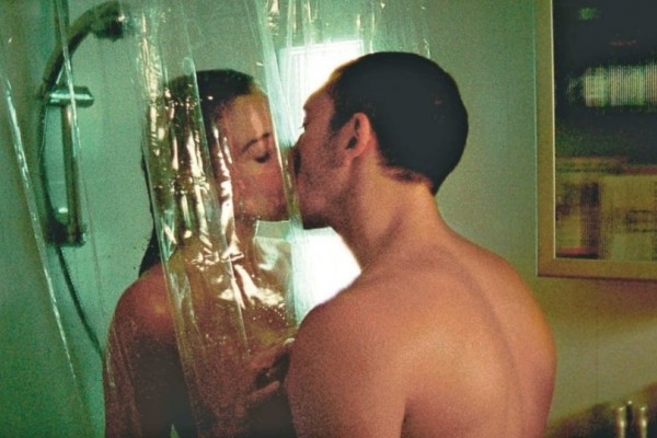 "Love shower": Τι παραπάνω προσφέρει στο σ3ξ; - SEX